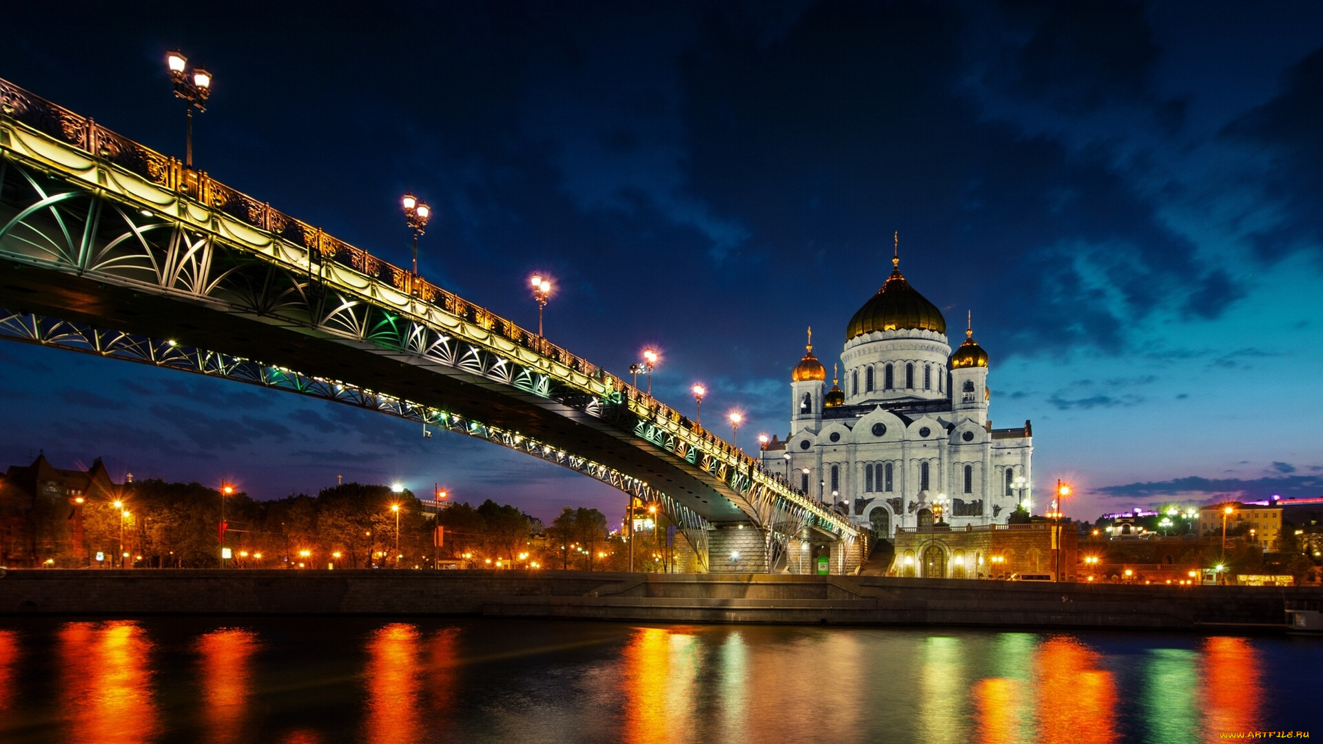Храм Христа Спасителя Москва мост